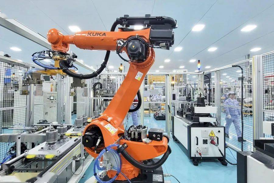 華峰重慶氨綸 以自主創新驅動產業升級，智能機器人研發引領智造新篇